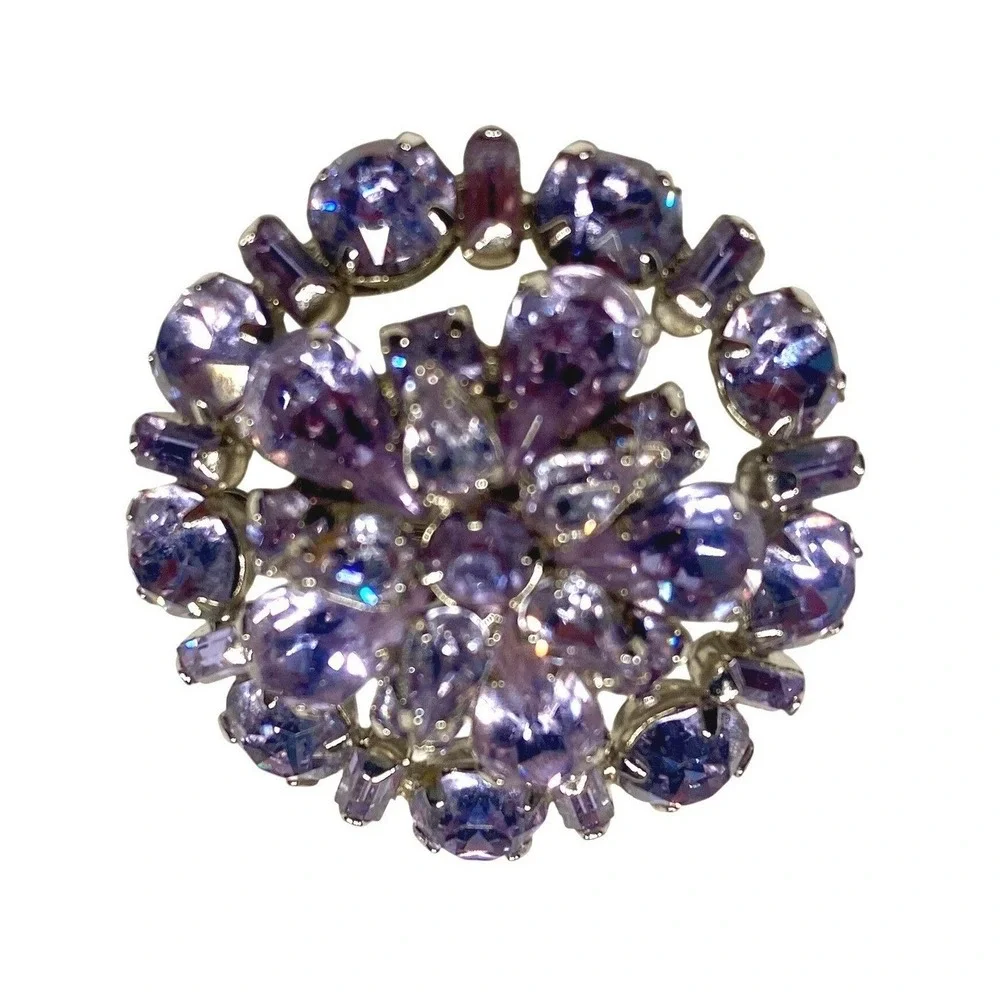 SHERMAN VINTAGE PURPLE LAVENDER RHINESTONE WREATH BROOCH SILVER‎ TONE FLORAL PIN